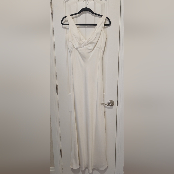 Alvina Valenta Dresses & Skirts - Alvina Valenta Maids White Wedding Bridesmaid Gown Size 2